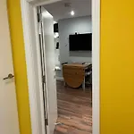 Seaside Hideaway - Free Onstreet Parking *