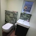 Seaside Hideaway - Free Onstreet Parking