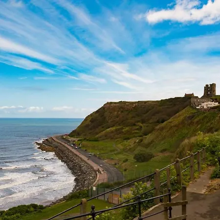 Seaside Hideaway - Free Onstreet Parking Holiday home *