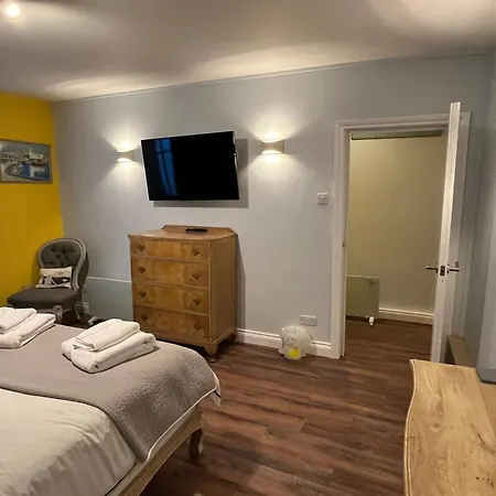 Seaside Hideaway - Free Onstreet Parking