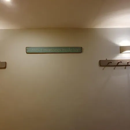 Seaside Hideaway - Free Onstreet Parking Holiday home