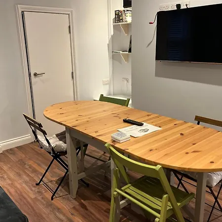 Seaside Hideaway - Free Onstreet Parking *