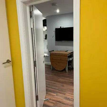 Seaside Hideaway - Free Onstreet Parking Holiday home