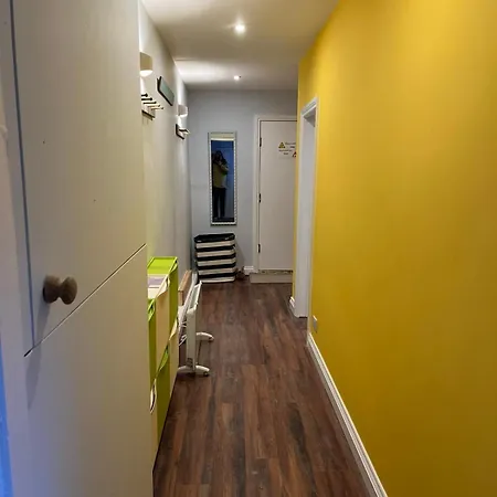 Seaside Hideaway - Free Onstreet Parking Holiday home *