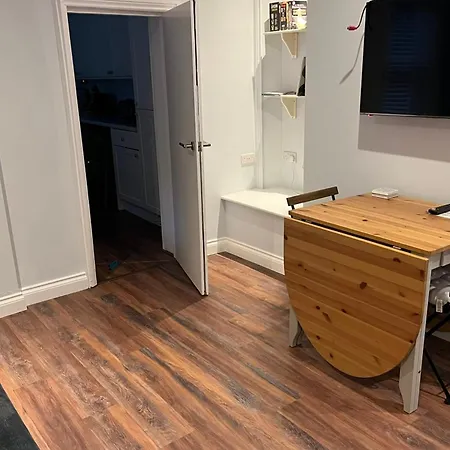 Seaside Hideaway - Free Onstreet Parking Holiday home