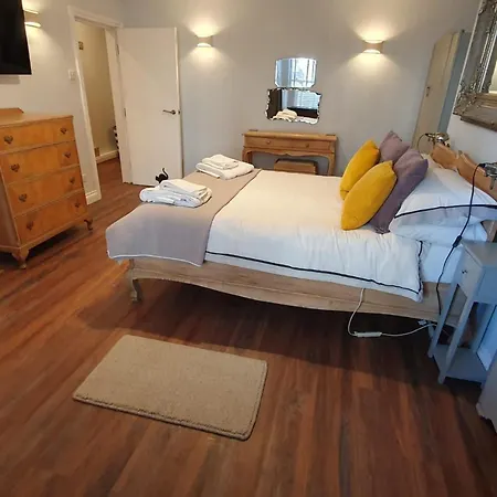 Seaside Hideaway - Free Onstreet Parking Holiday home
