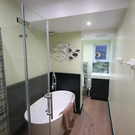 Seaside Hideaway - Free Onstreet Parking Holiday home