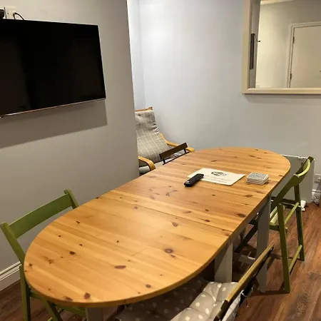 Seaside Hideaway - Free Onstreet Parking Holiday home