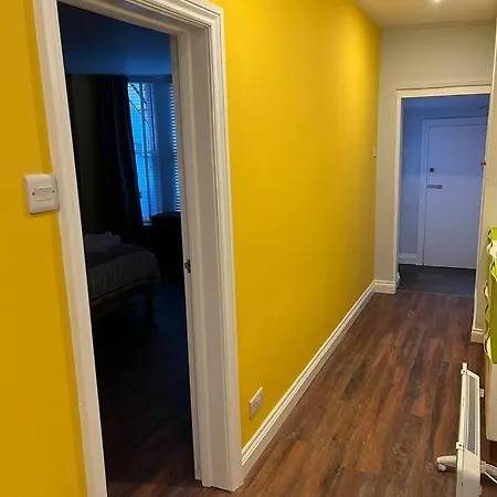 Seaside Hideaway - Free Onstreet Parking Holiday home *