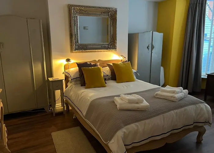 Seaside Hideaway - Free Onstreet Parking *