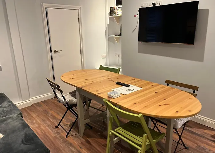 Seaside Hideaway - Free Onstreet Parking *