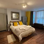 Seaside Hideaway - Free Onstreet Parking Scarborough