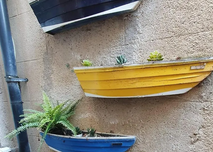 Seaside Hideaway - Free Onstreet Parking בית נופש